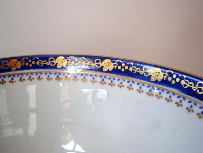 A Chinese Export 'style' American Federal Spread Wing Eagle bowl with gilt decoration — image 3